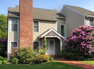 425 Hampton Rd APT 9, Southampton, NY 11968