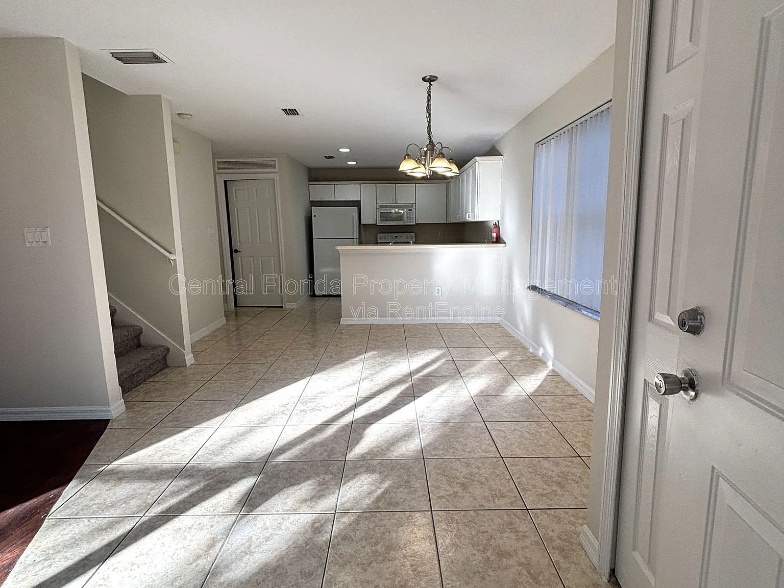 3 bed, 2.5 bath, 1412 sqft, $1,599 — Photo 2