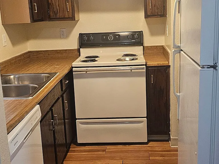 Springwood Court Apts — Photo 7