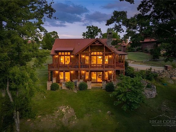 3rd image of 10 Eaglewood Trail