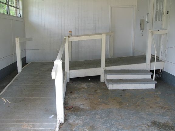 3rd image of 100 Brentwood Cir