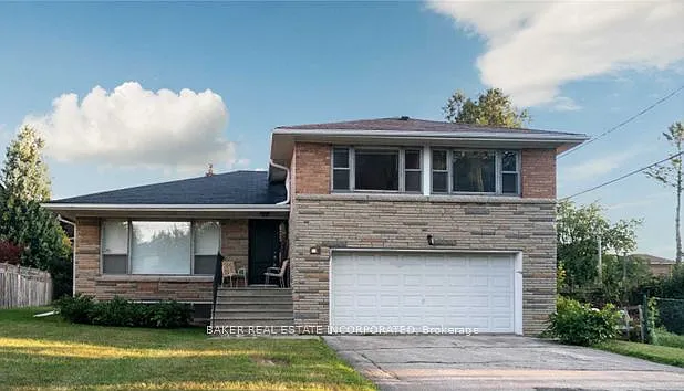 Photo 1 of 18 - 156 Cocksfield Ave - Toronto, ON Primary Photo - 156 Cocksfield Ave