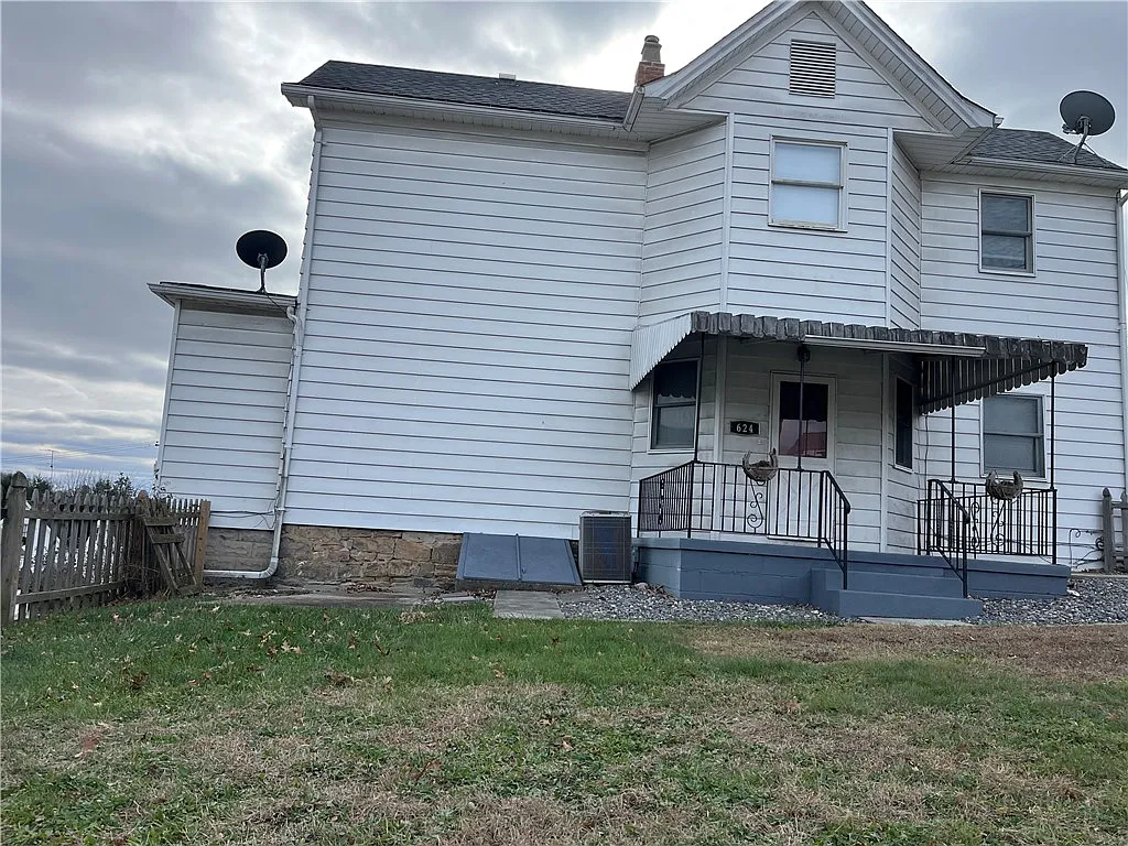624 Sidney St photo 1