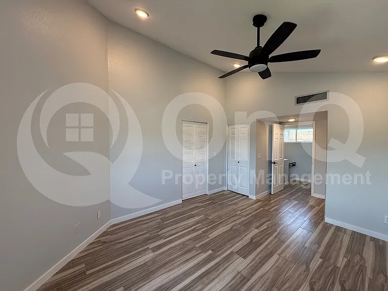 3037 W Monmouth St — Photo 21