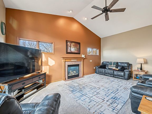 5th image of 2650 Castle Rock Dr