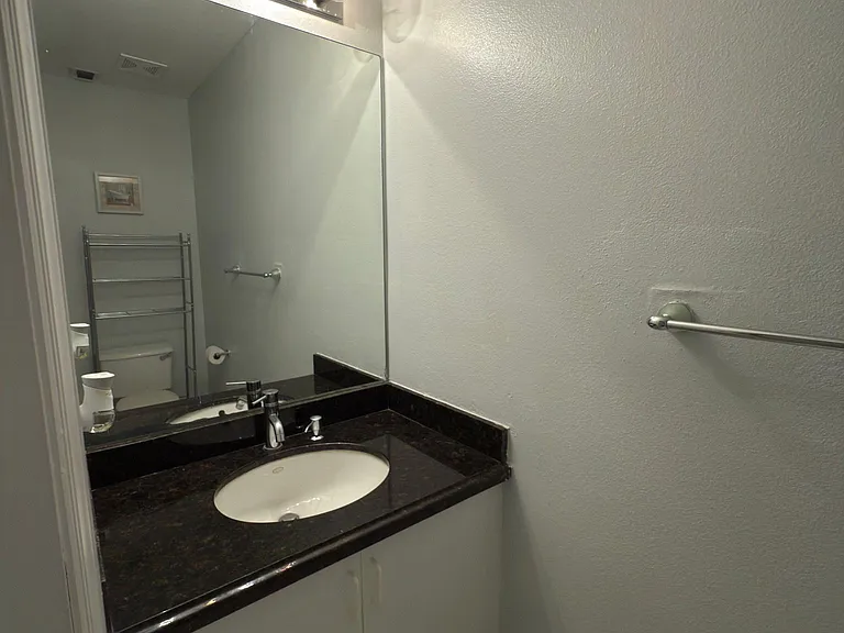 1105 SW 44th Way — Photo 15
