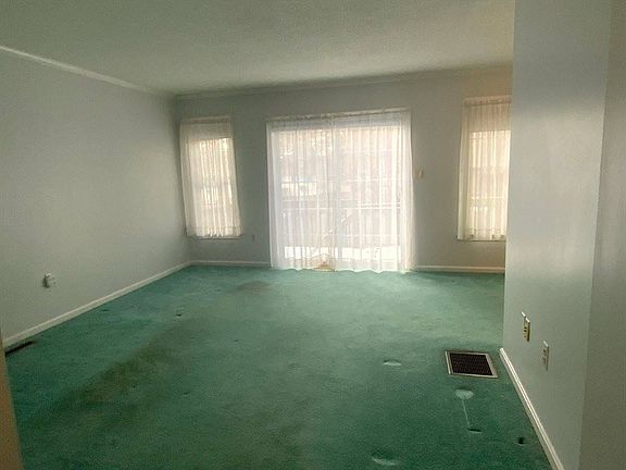 5th image of 10 Castlegate Dr #10