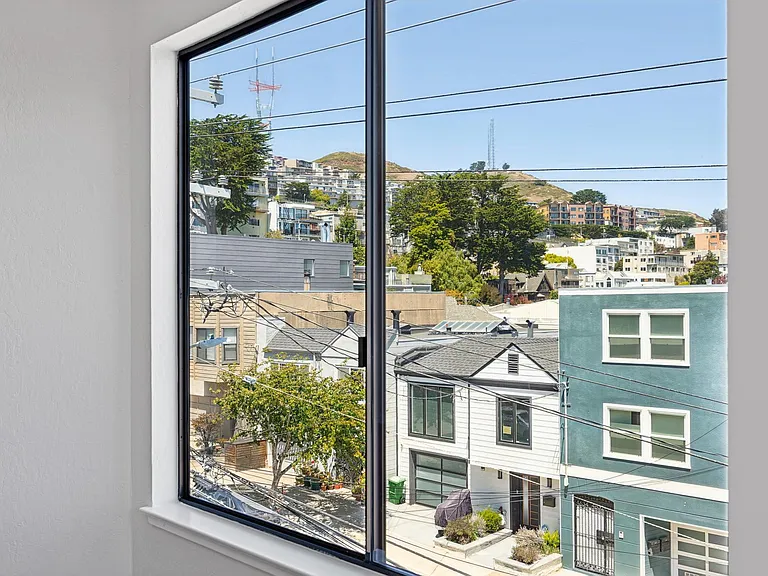 Views to Twin Peaks and Sutro Tower.