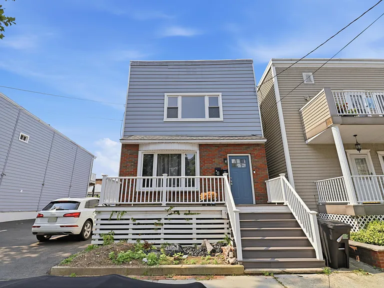 80 E 24th St — Photo 1