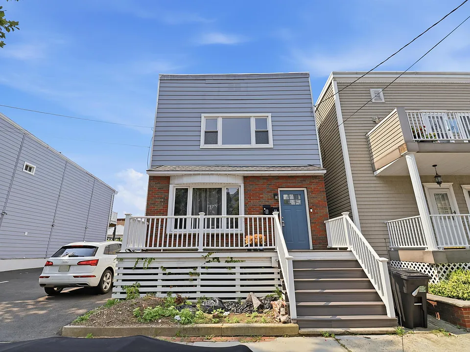 80 E 24th St