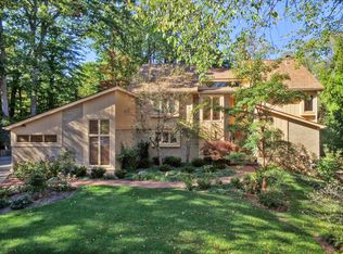 5934 Independence Ln, West Bloomfield, MI 48322