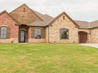 3401 Creek Spur Rd, Edmond, OK 73003