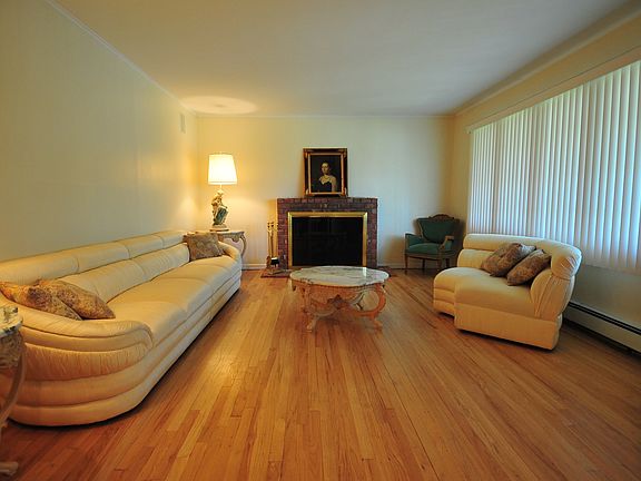 3rd image of 70 Laurel Dr