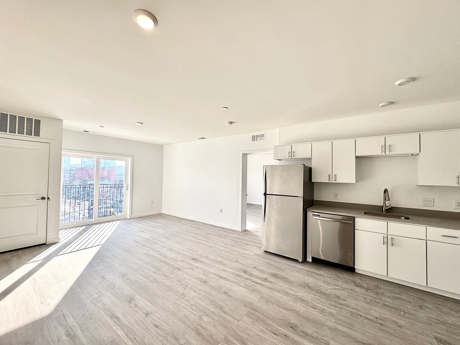 2 bed, 1380 sqft, $3,508 — Photo 3