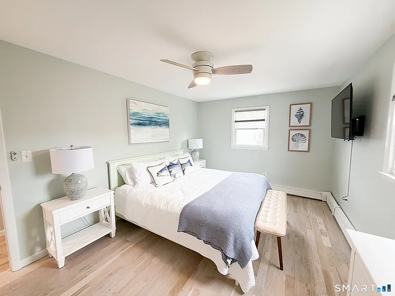 945 E Broadway — Photo 12