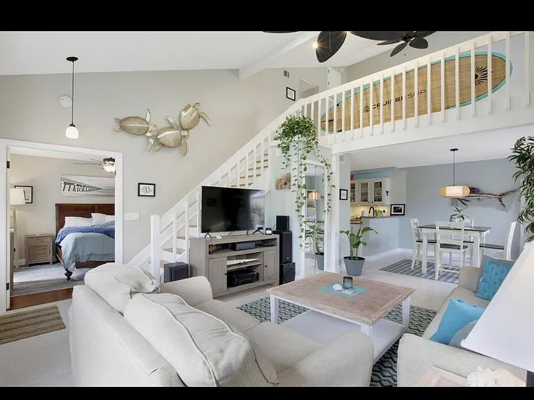 Maplecrest Cir — Photo 3