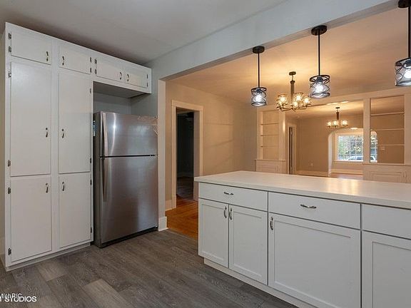 Image 5: 05_309OakSt_177002_Kitchen_LowRes