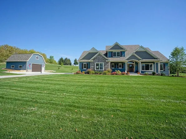 874 Erin Rd, Hartford, WI 53027