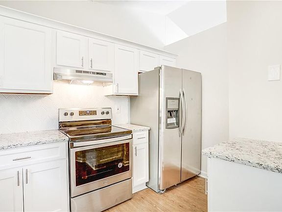 5th image of 715 Hairston Crossing Ct