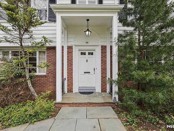 3rd image of 185 Beechwood Rd