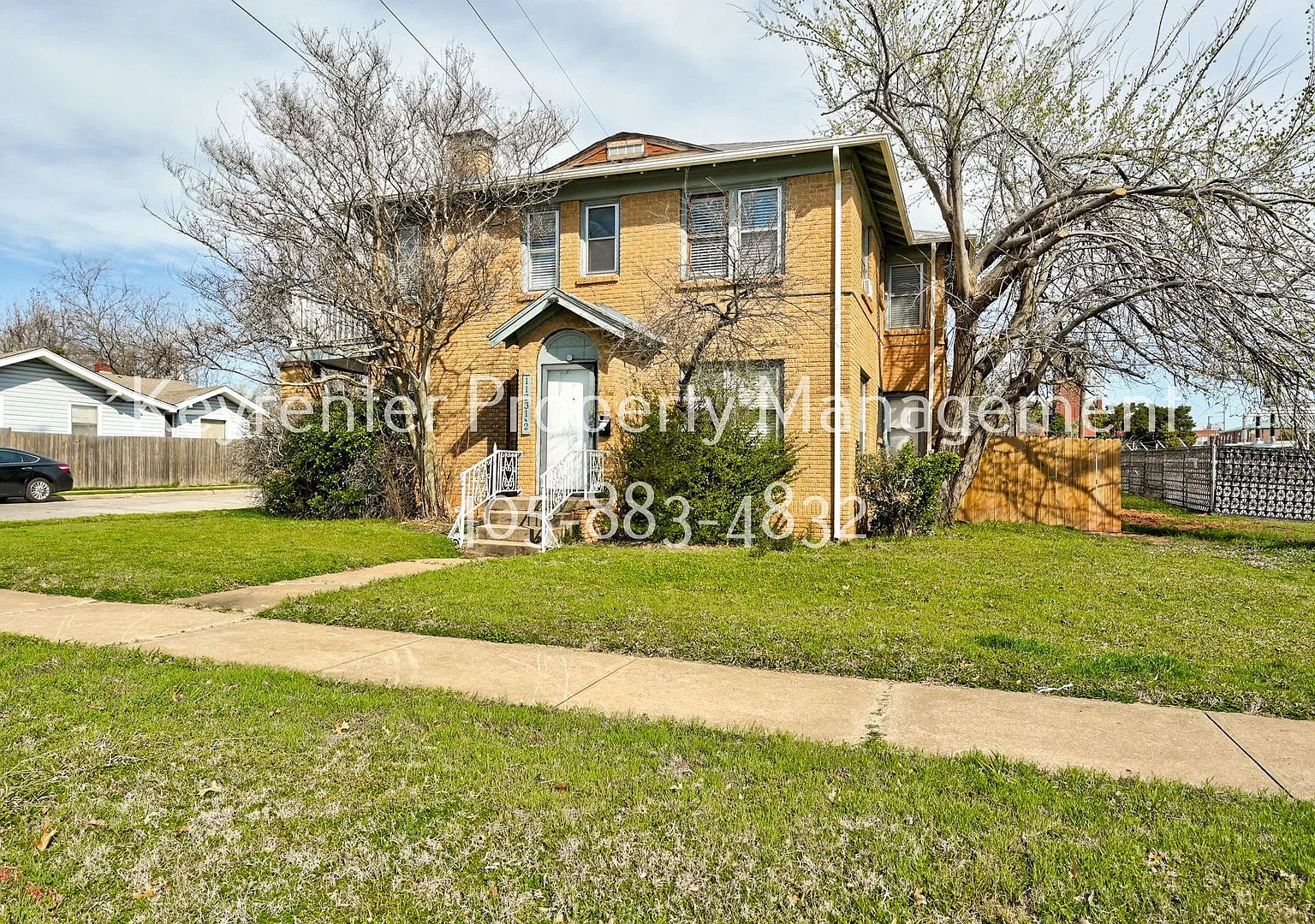 **Half Off First Full Months Rent** Charming 2-Bed, 1-Bath Upstairs Duplex Near the Paseo District — Photo 1