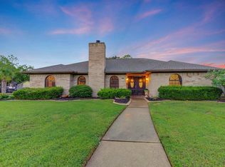 1102 Glenshannon Ave, Friendswood, TX 77546