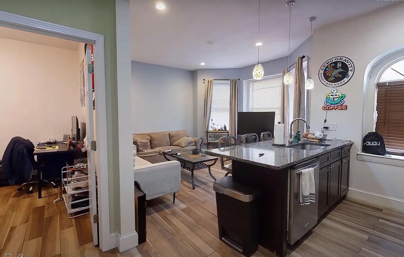 Luxury Apt Near BU & T! Laundry In Unit! Heat & HW Included — Photo 1