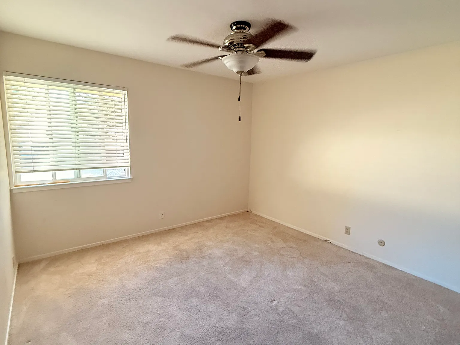 3 bed, 1387 sqft, $1,350 — Photo 2