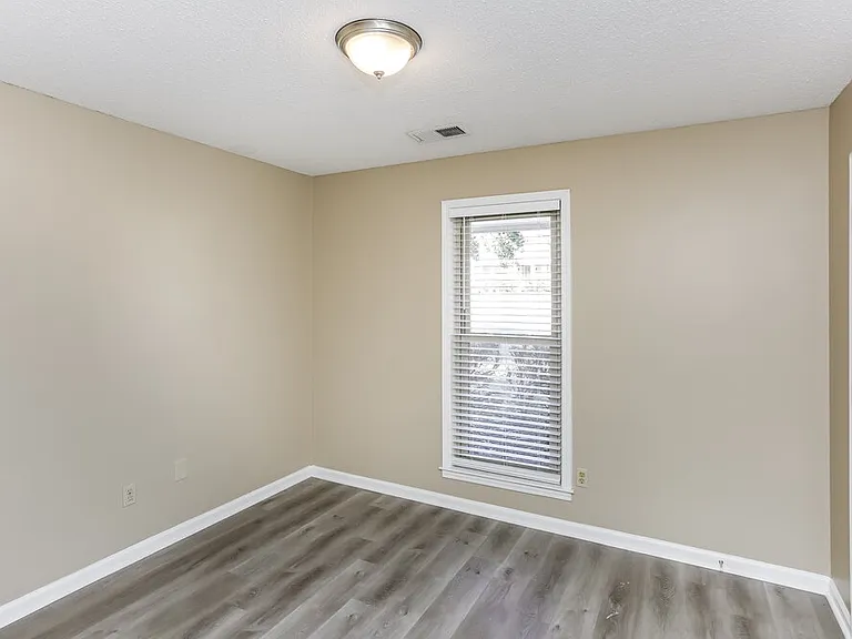 8123 Cairn Dr — Photo 16