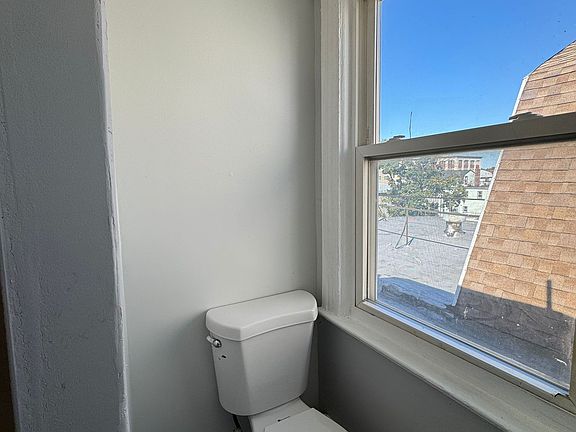 3rd image of 144 N 12th St Floor 3