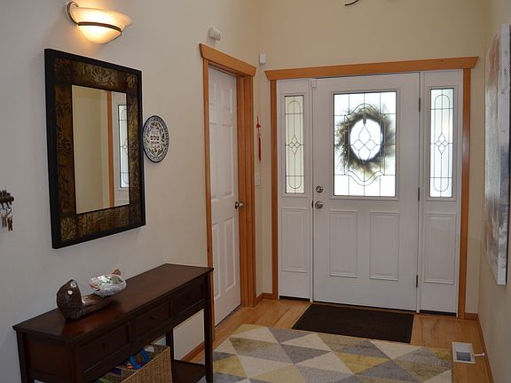3rd image of 18046 Mount Walker Dr NE