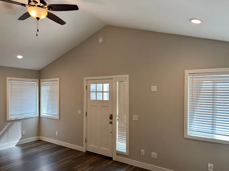 237 Earl Ave — Photo 5