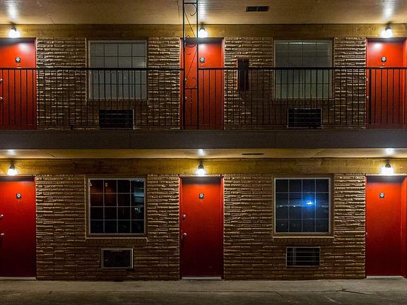 4th image of 309 E 3rd Ave