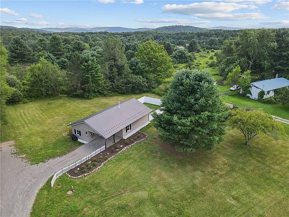 2nd image of 963 Irish Settlement Rd