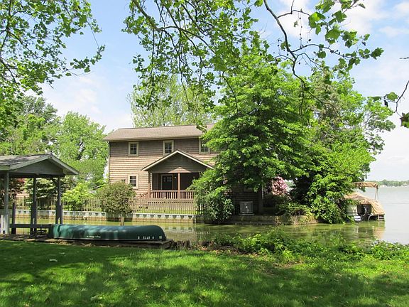 2nd image of 3232 Maple Ave NE