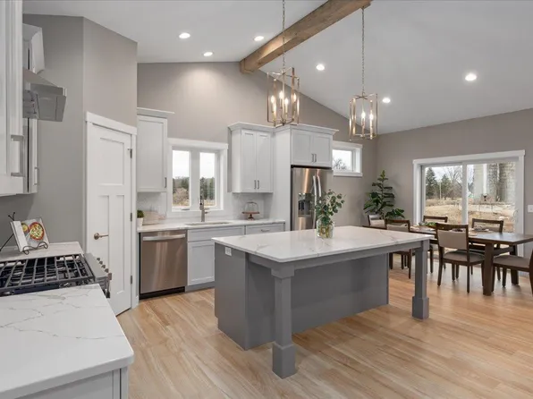 1634 Squirrel Way, New Richmond, WI 54017