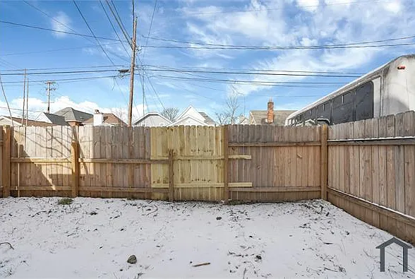 558 E Whittier St — Photo 14