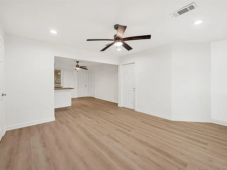 2631 Mansfield St — Photo 6
