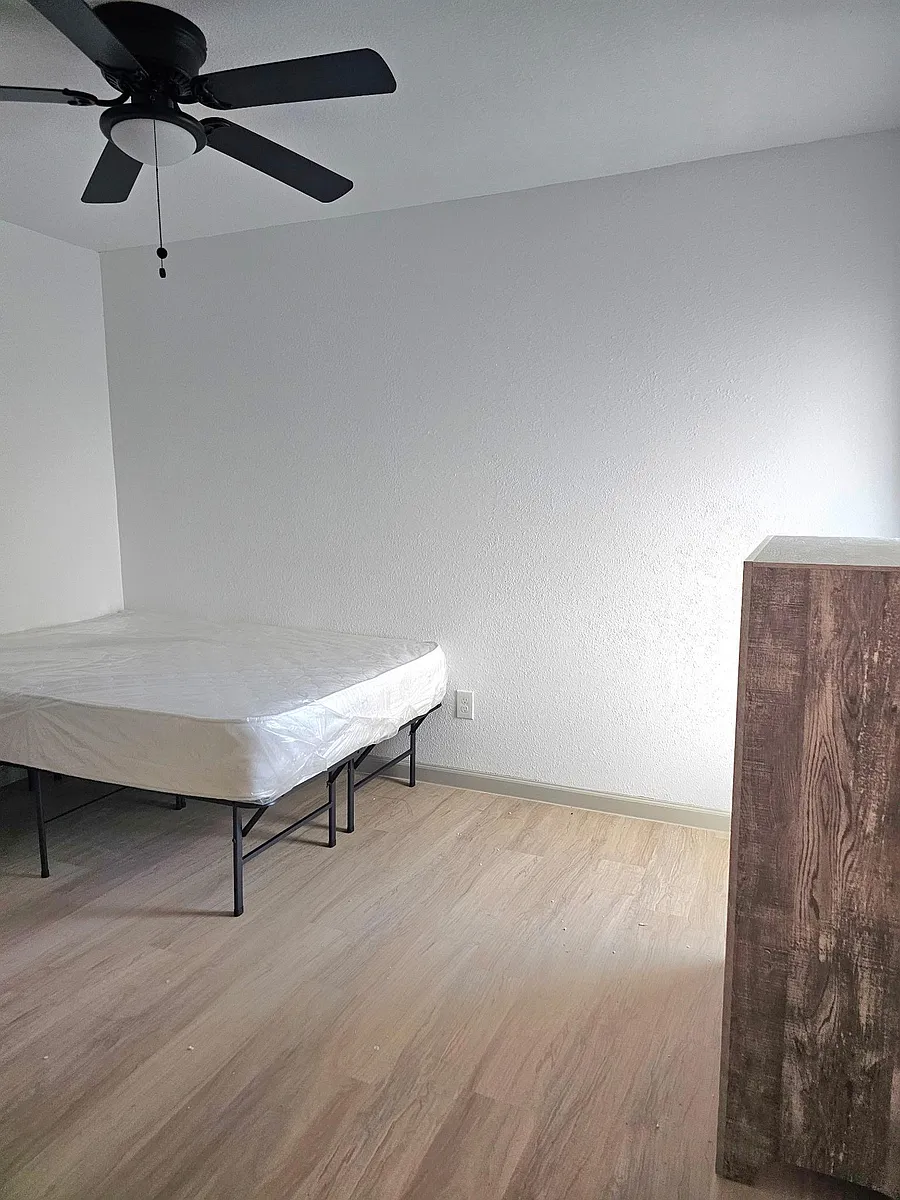 Room 2 Bed - Meadowbrook Dr