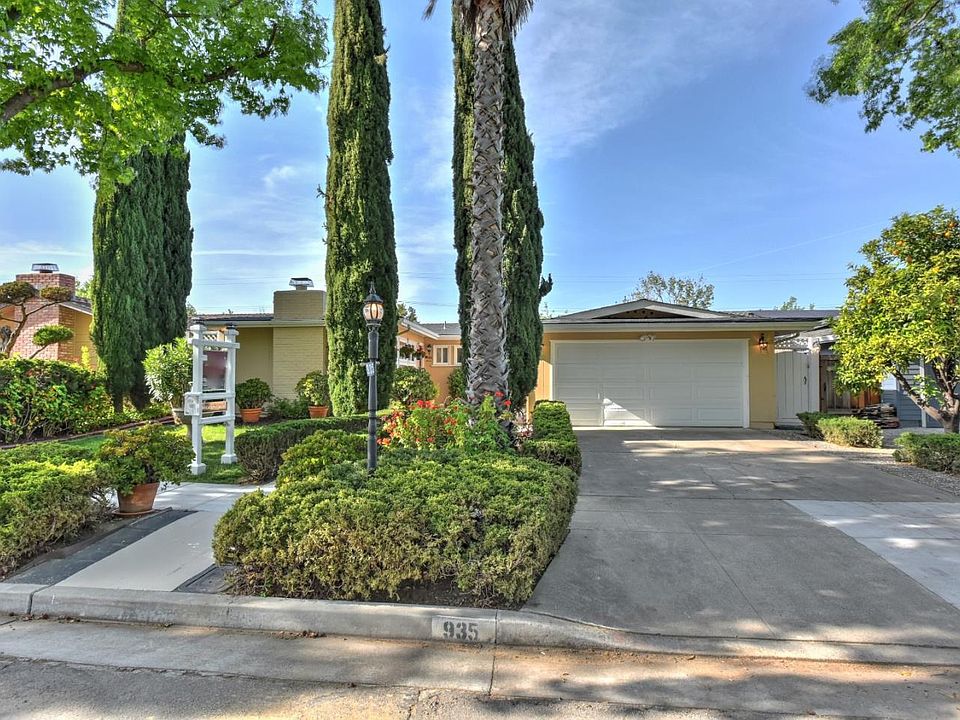 1st image of 935 Rosette Ct