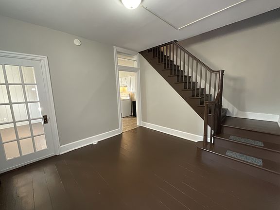 3rd image of 144 E Penn St
