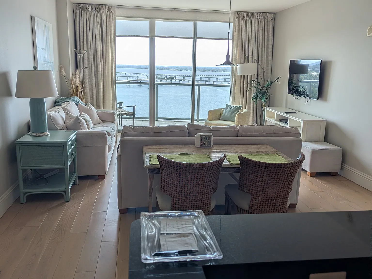 2 bed, 1380 sqft, $2,300 — Photo 2