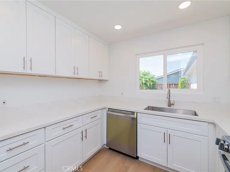 3202 Montana Ave — Photo 10