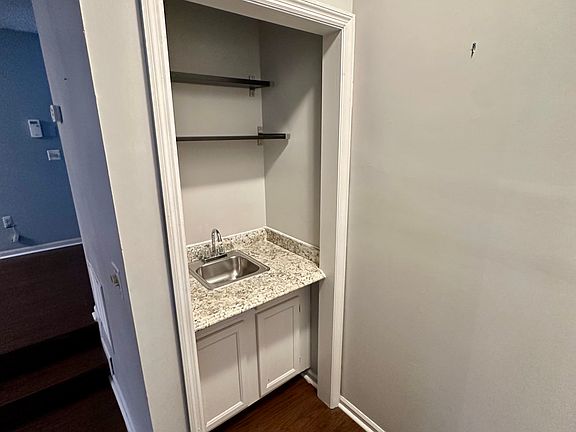 5th image of 1307 Wood Hill Pl