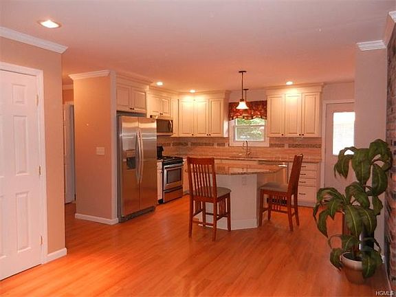 2nd image of 306 Lovell St