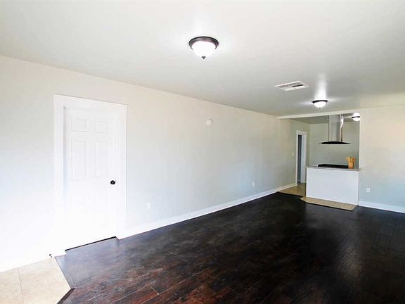 4th image of 1123 N Brown St