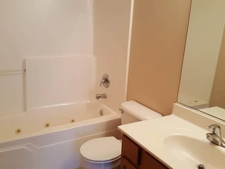 874 Four Seasons Blvd — Photo 4