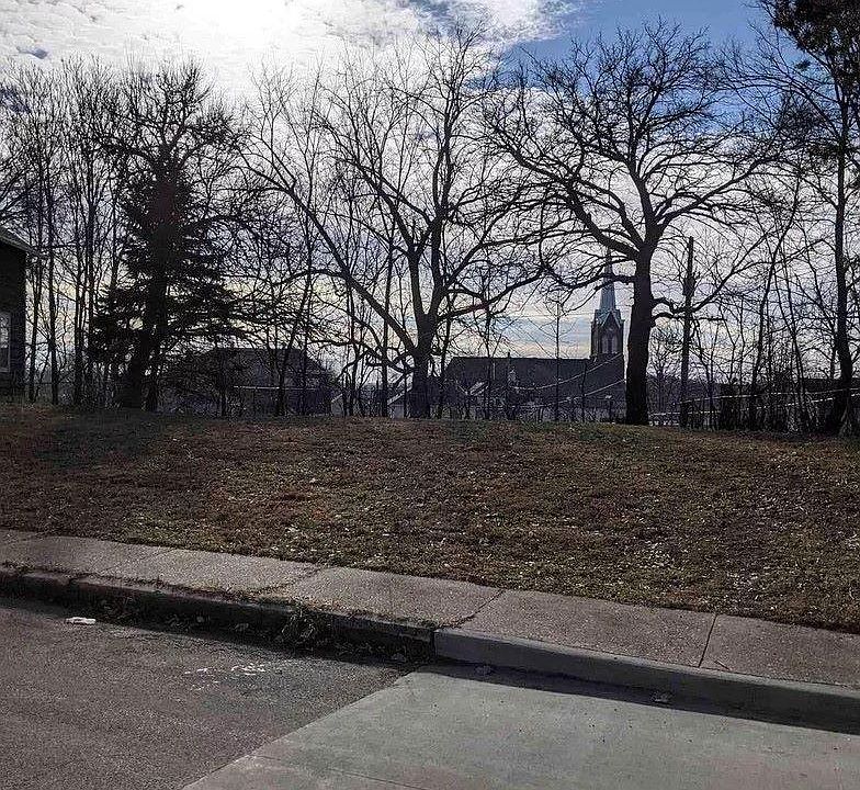 1st image of 1125 W 8th St