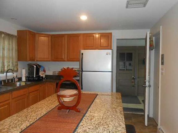5th image of 83 Weeden Ave E