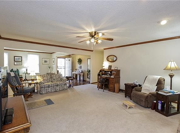 3rd image of 2100 N Bass Dr